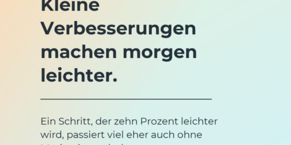 Helles Clean-Gradient-Creative mit dem Hinweis, dass kleine tägliche Verbesserungen mehr bewirken als seltene Motivationsschübe.